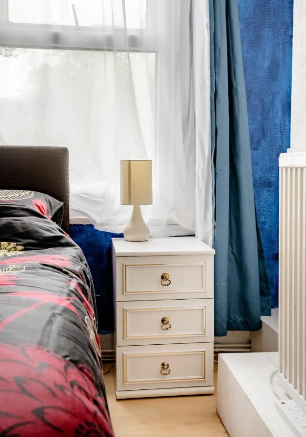 Homestay Near Tottenham Hotspur Stadium London Kültér fotó